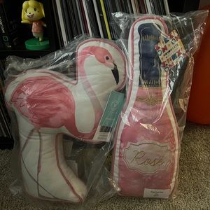 NWT Flamingo & Rose Wine Outdoor Pillows